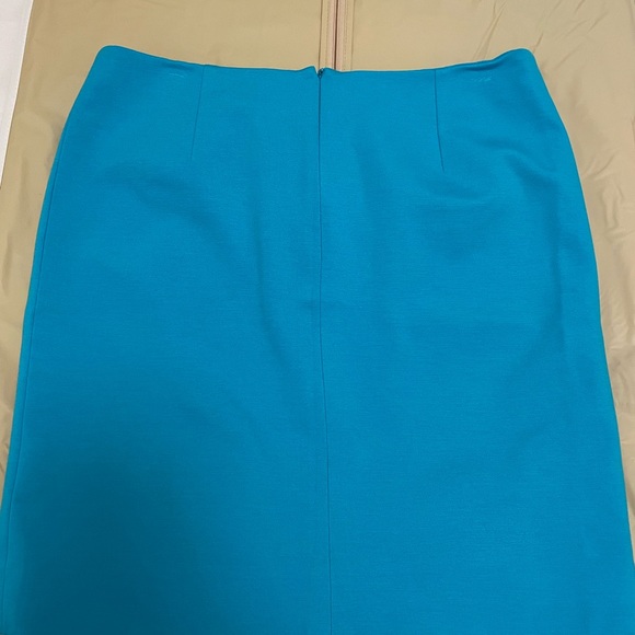 Akris Punto Turquoise skirt Size 8 like new! - Picture 5 of 7